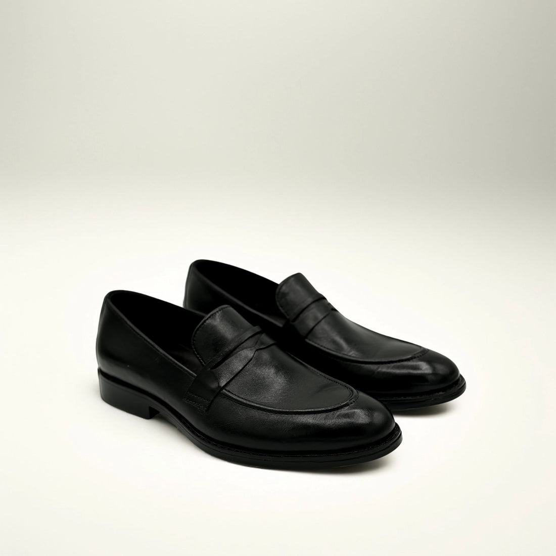 The Classic Loafers – Timeless Elegance & Comfort