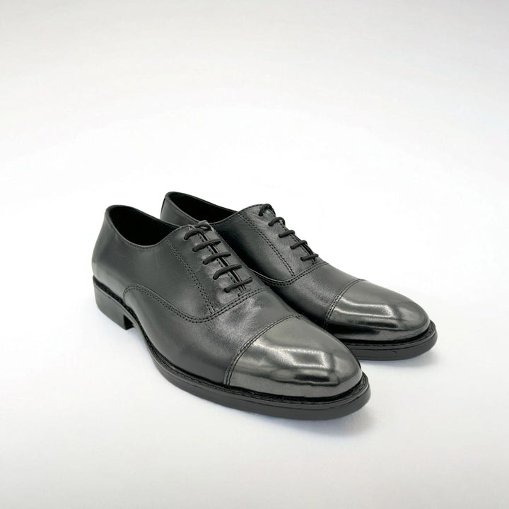 The Black Leather Classic – Stylish & Comfortable