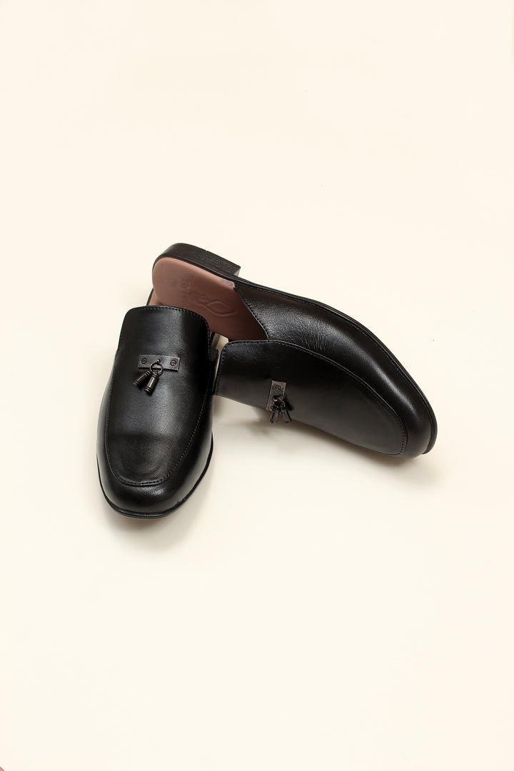 The Black Leather Mules – Timeless Elegance & Comfort