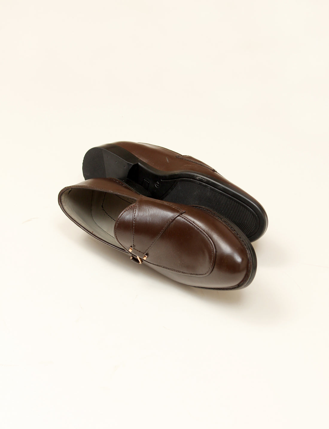 The Black Leather Masterpiece – Luxury & Elegance