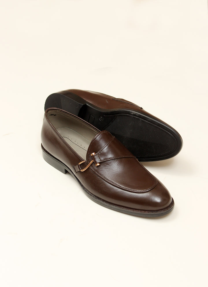 The Black Leather Masterpiece – Luxury & Elegance